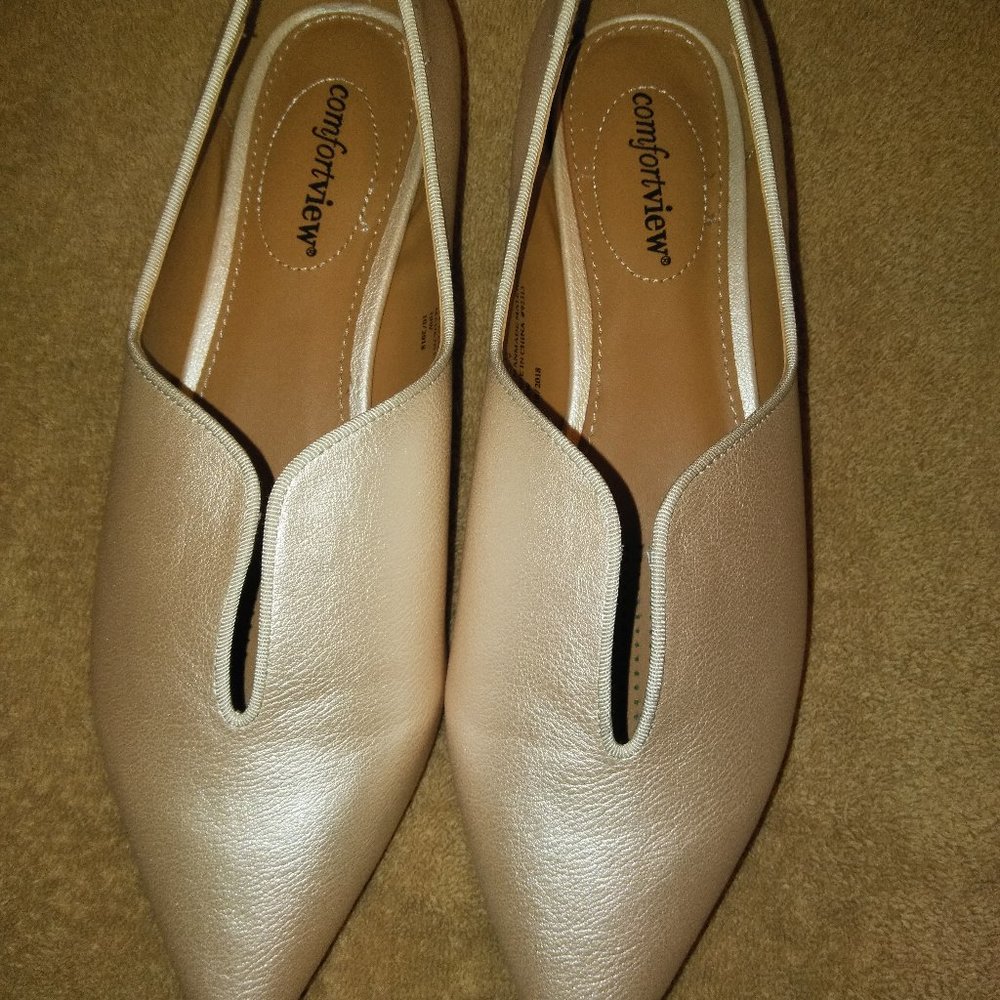 NEW, BEAUTIFUL METALLIC PEARL DRESS FLAT 10 W
